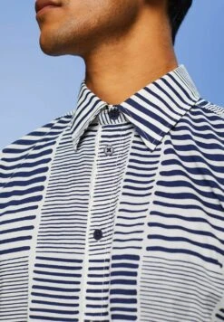 ESPRIT Leichtes Kurzarm - Overhemd - Dark Blue -ESPRIT Winkel 33af5aa39a714fb6a22cd5e854f7e0b1