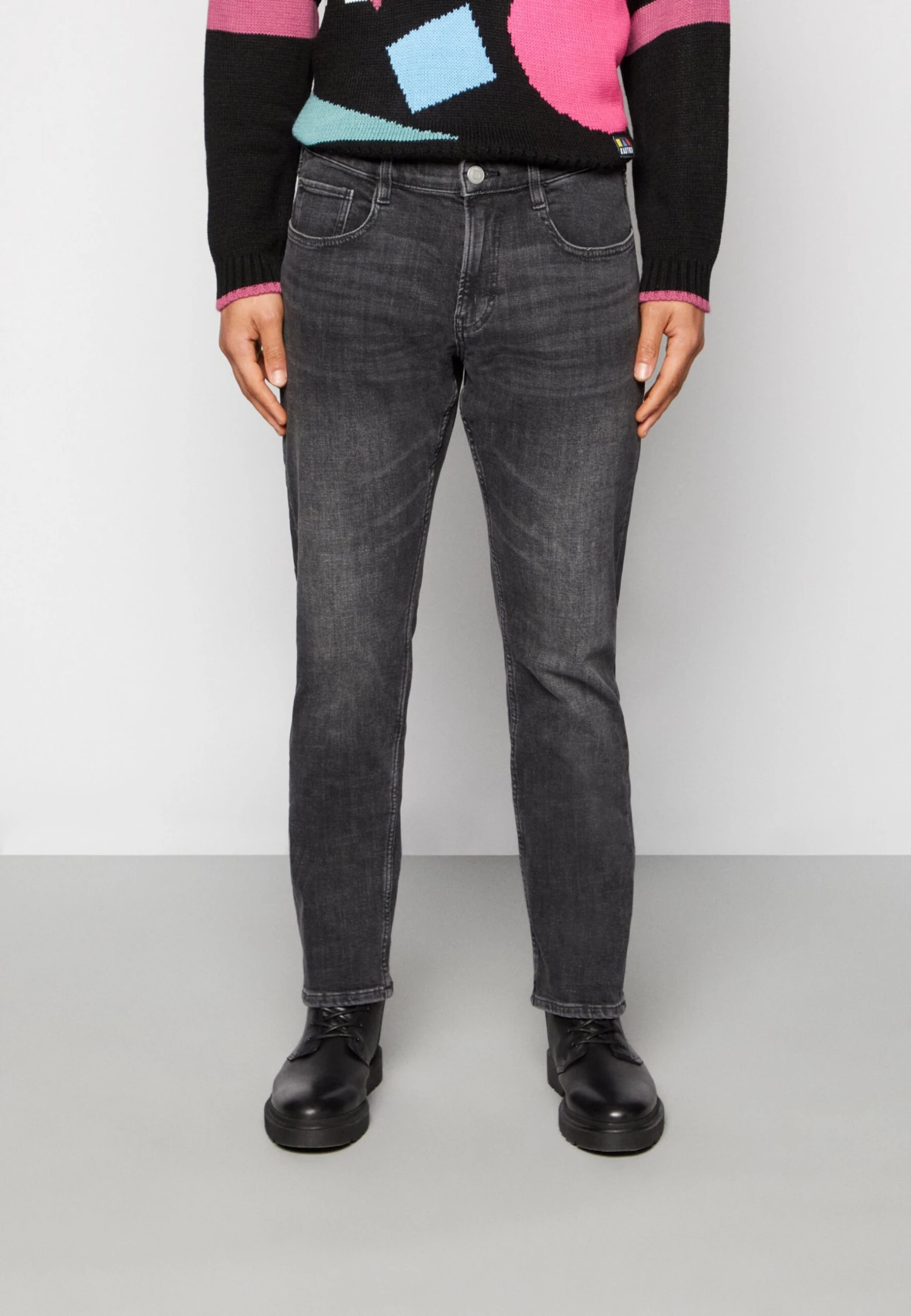 ESPRIT Brushback - Straight Leg Jeans - Black Medium Wash 1 ESPRIT Brushback - Straight Leg Jeans - Black Medium Wash