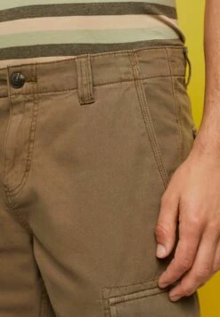 ESPRIT Shorts - Khaki Green -ESPRIT Winkel 9d9e3a975fb64432ac60fd60d4c7cc22